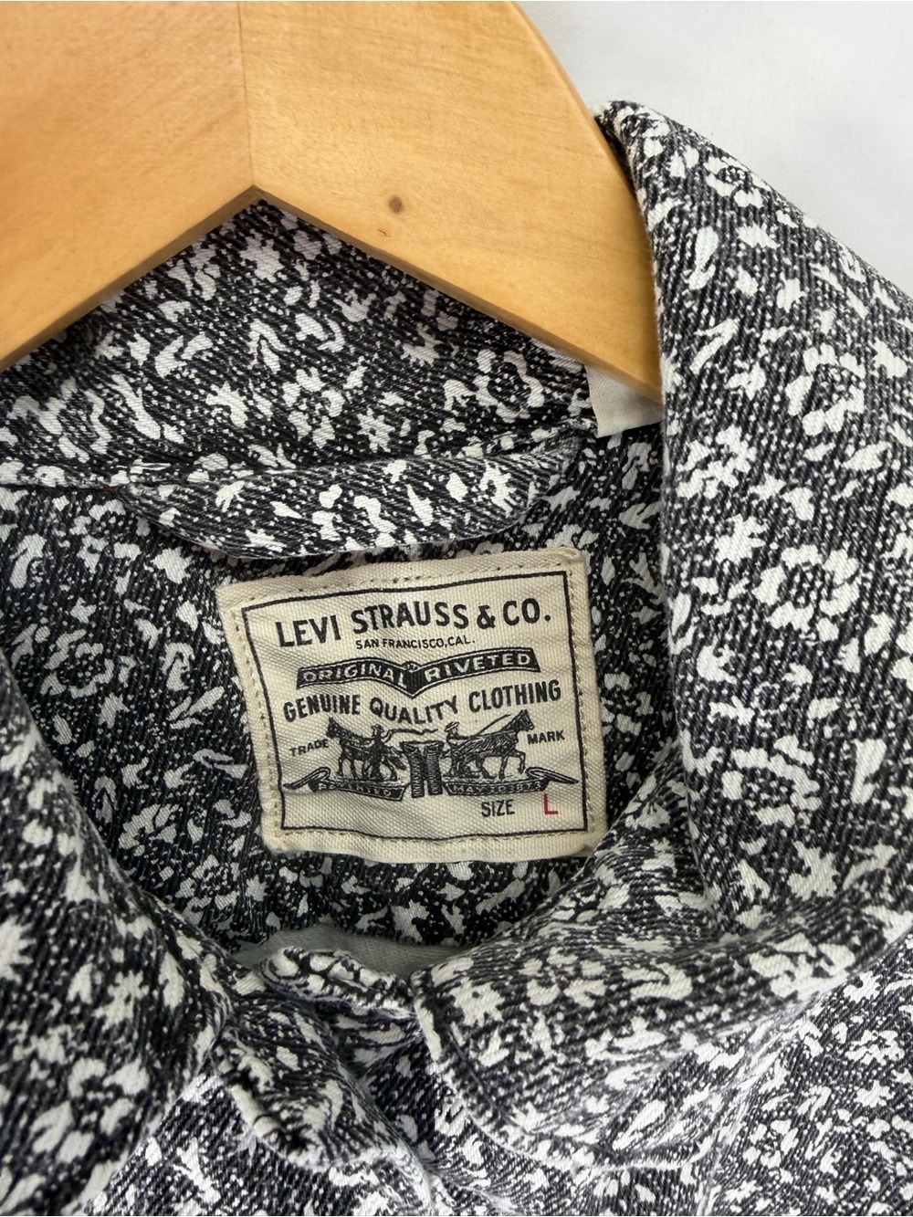 Levi's Men’s Black and White Patterned Button-Down Shirt